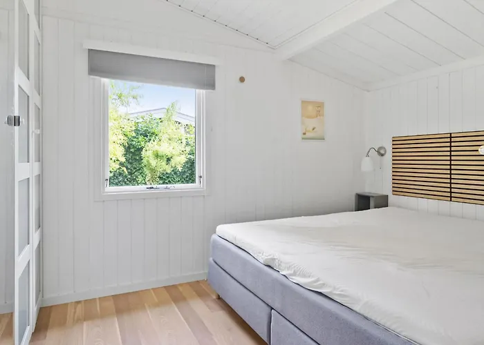 Stunning In Vaeggerlose With Wifi Сasa de vacaciones Bøtø By