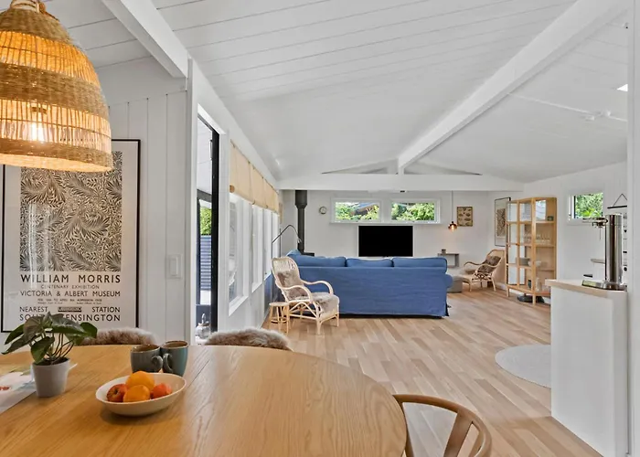 Stunning In Vaeggerlose With Wifi Сasa de vacaciones Bøtø By